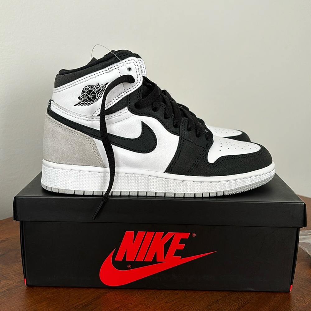 Women or Big Girls Air Jordan 1 Retro High OG GS in Size 5Y